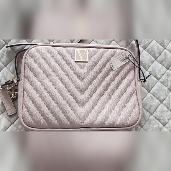 Victoria's Secret Blush Quilted Crossbody Bag - Picture 4 of 6